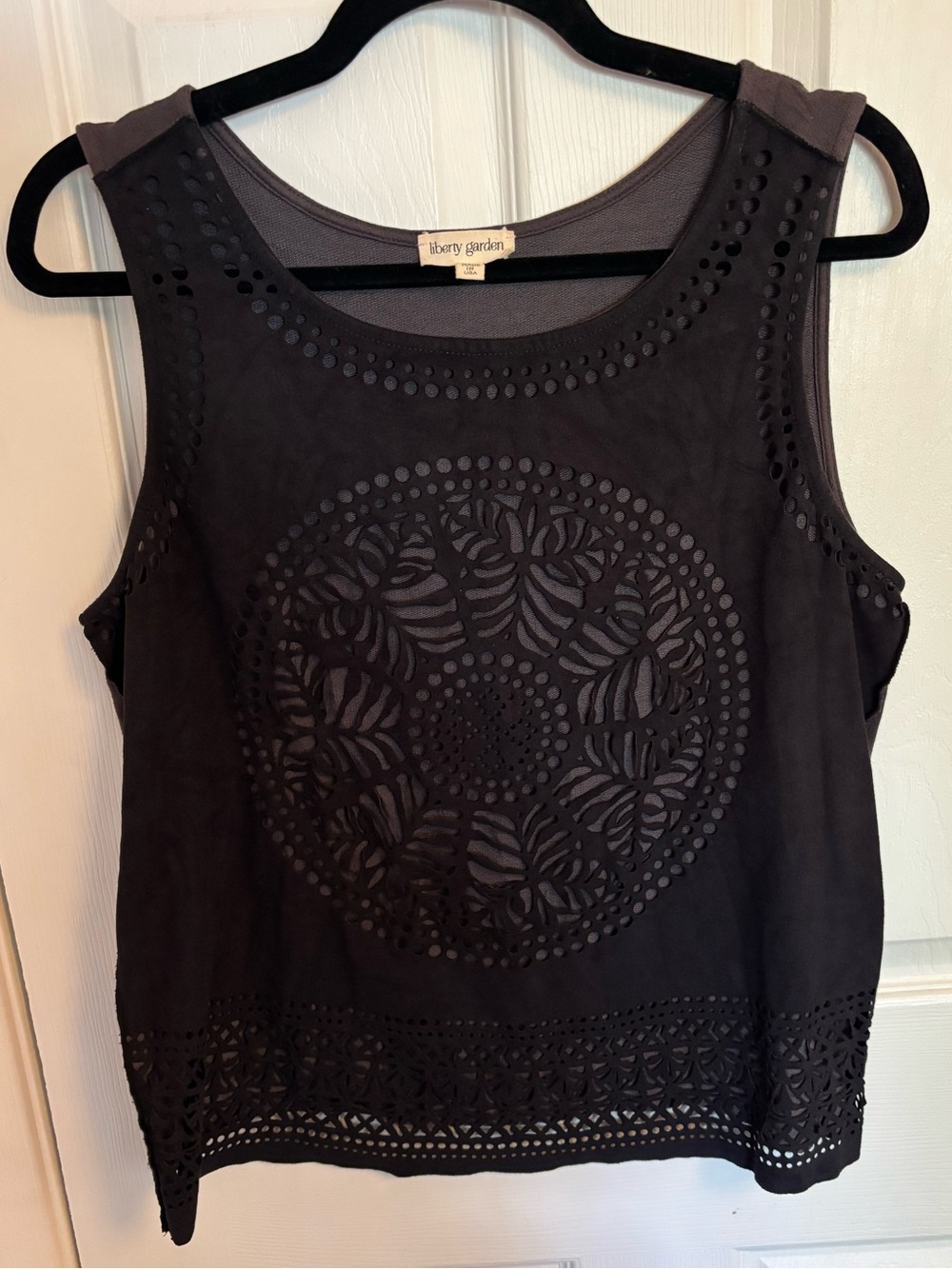 Liberty Garden Black Laser Cut Floral Sleeveless Festival Tank Top, M
